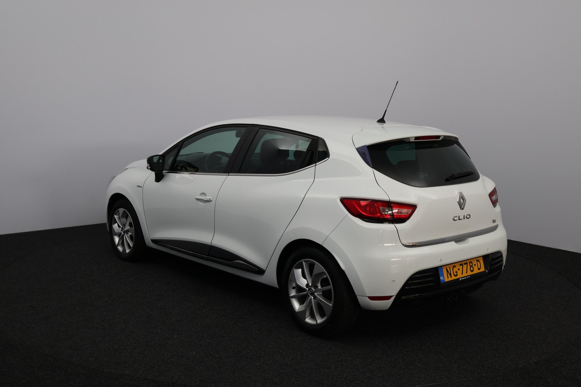 Renault Clio 0.9 TCe Limited/ Trekhaak/ 16'' LMV/ DAB+/ Navi, Voorwielaandrijving, 898 cc, Stof, Gebruikt