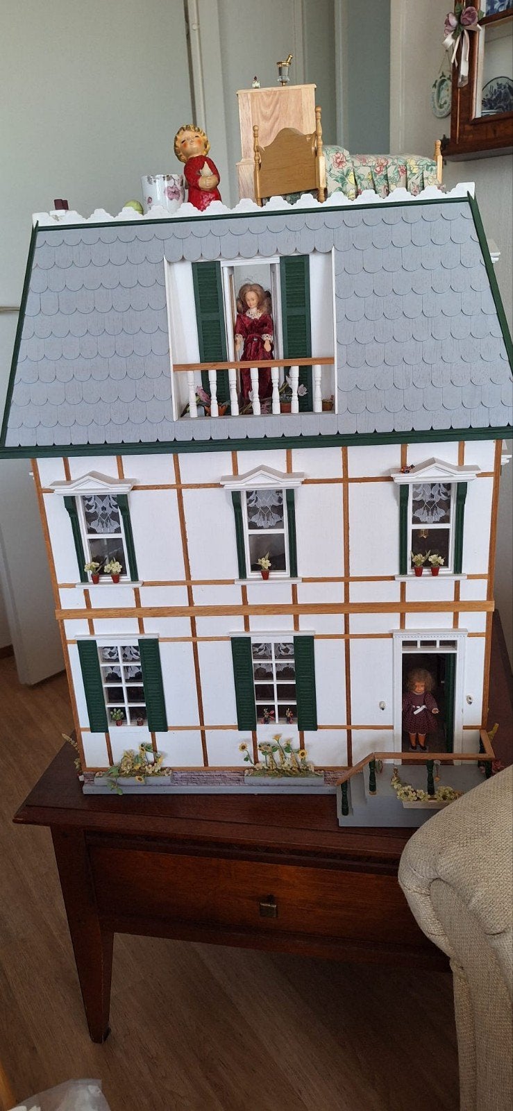 Prachtig gedetailleerd poppenhuis met meubels en poppen, Ophalen, Poppenhuis