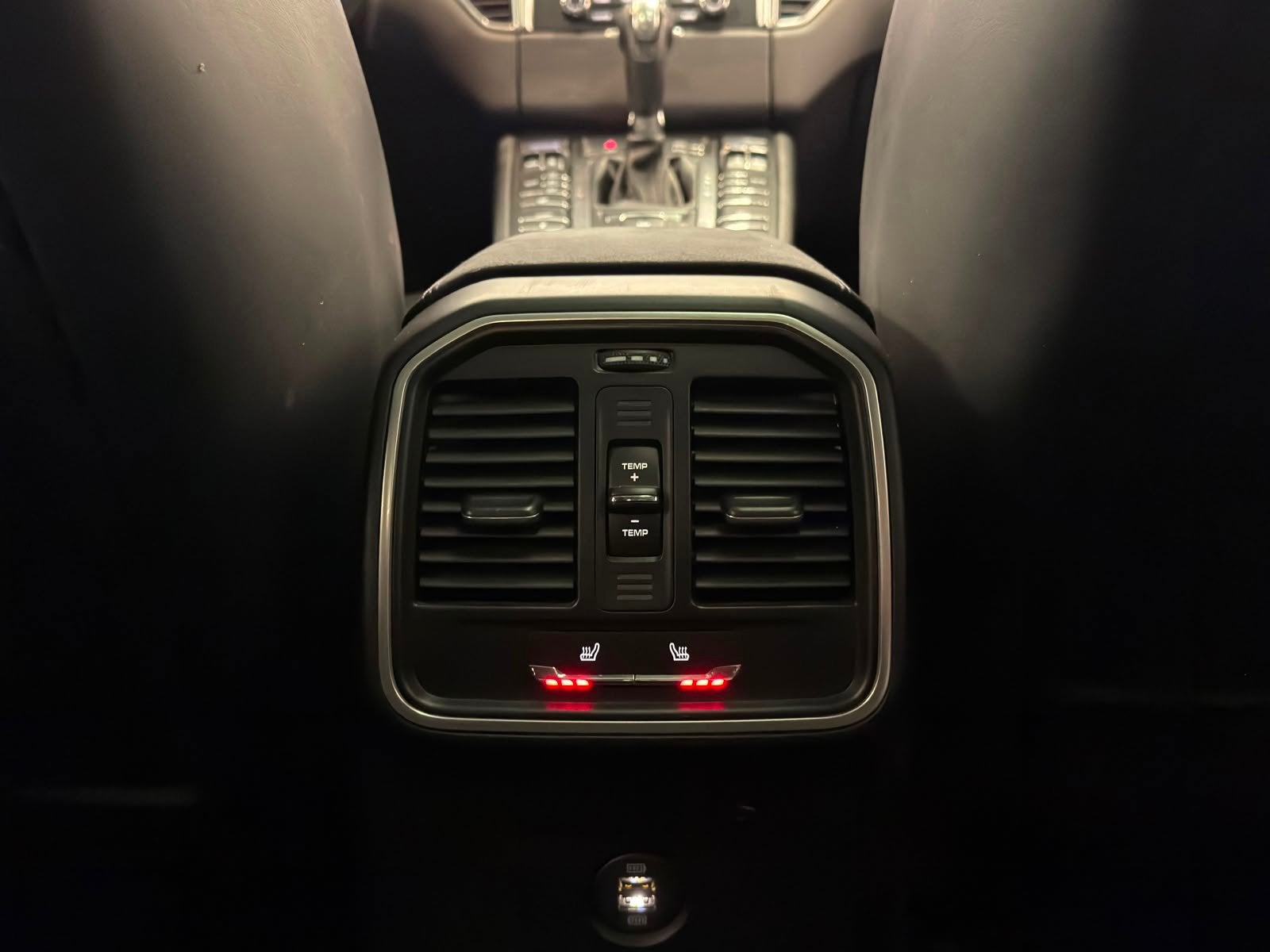 Foto 10 van Porsche Macan 3.0 GTS / Pano / Luchtvering / Trekhaak
