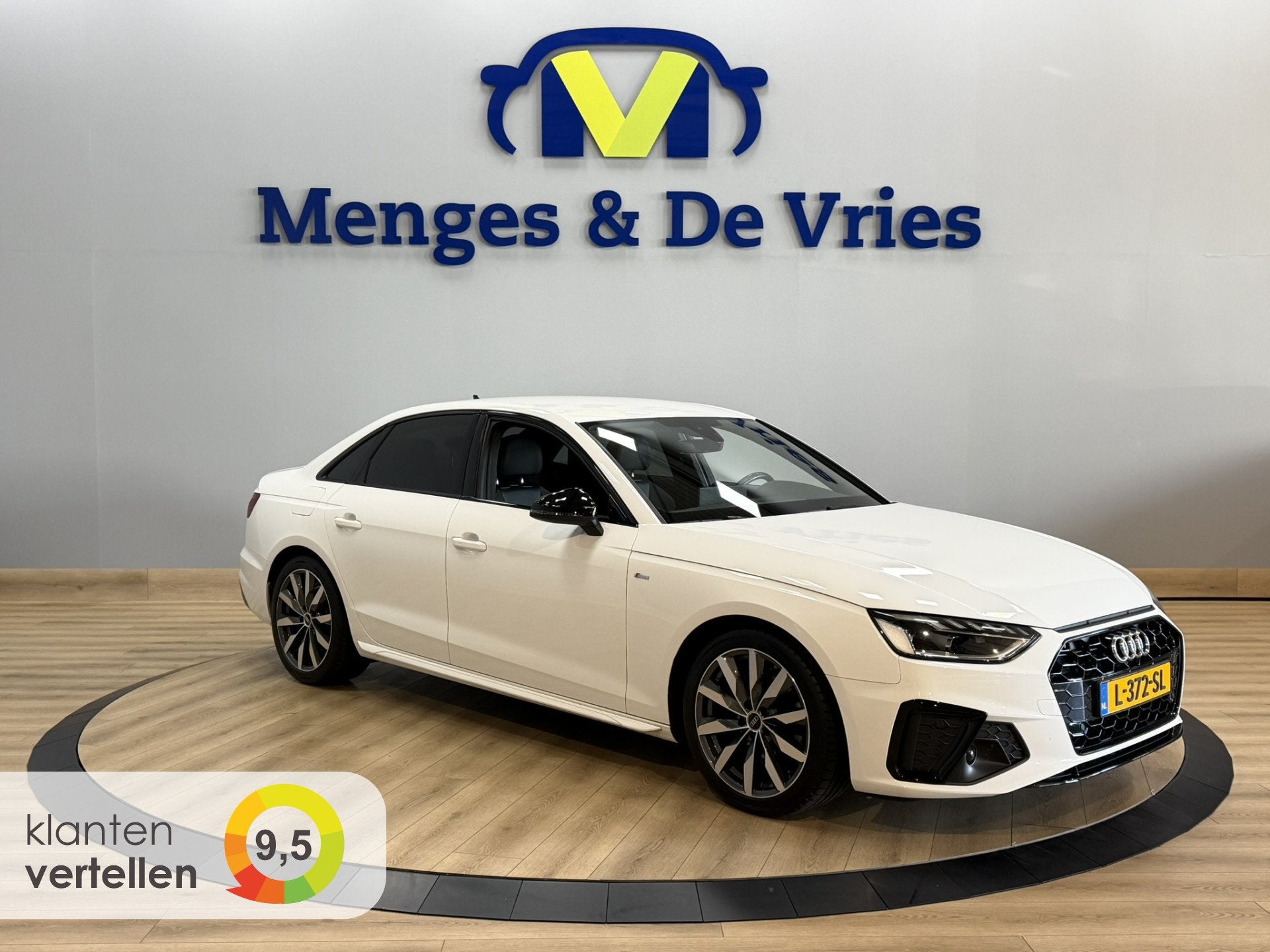 Audi A4 Limousine 35 TFSI S edition Competition 3x S Line |, Auto's, 12 maanden, Gebruikt, 4 cilinders, Wit