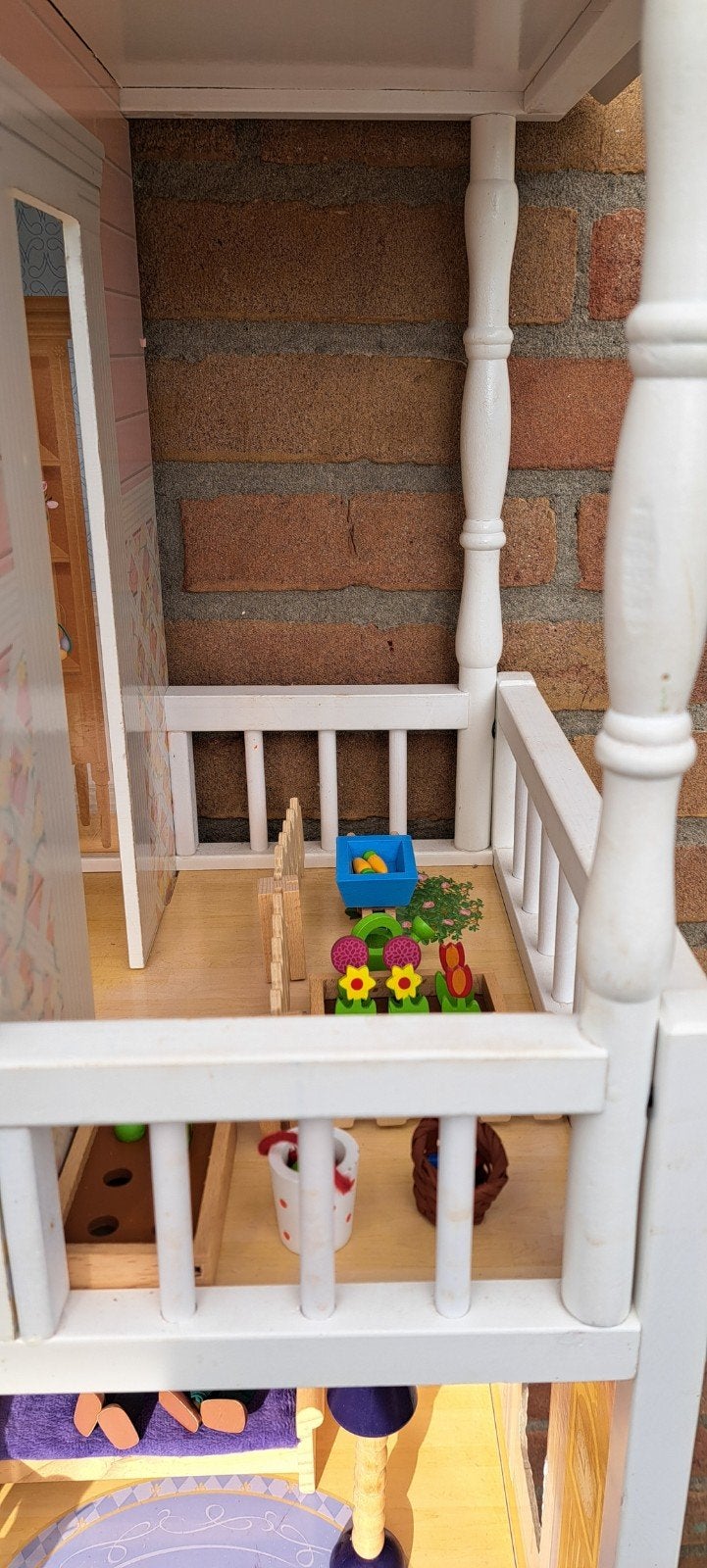 Foto 6 van Prachtig en compleet poppenhuis