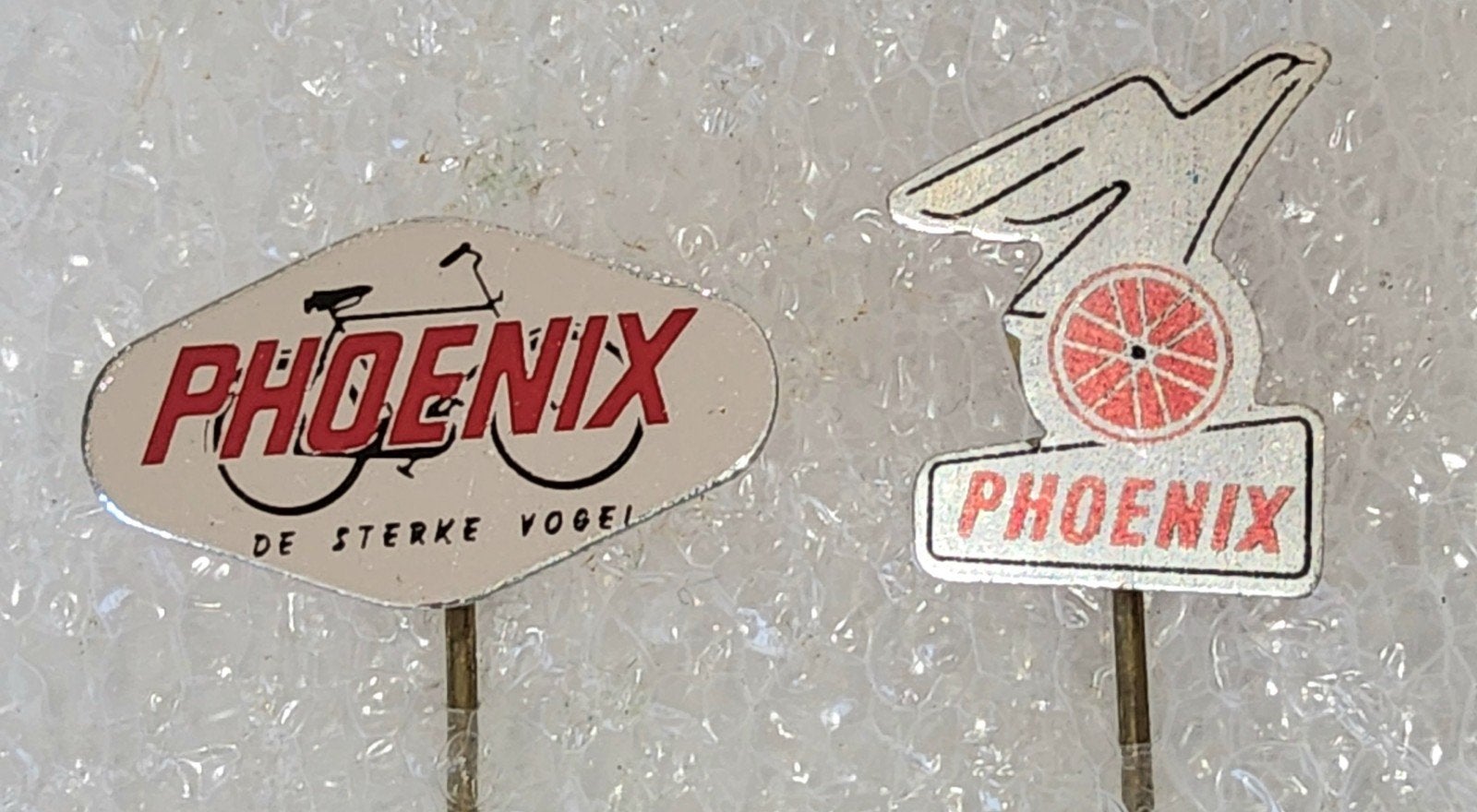 2 Phoenix Speldjes - Vintage Fiets Merk, Verzamelen, Ophalen of Verzenden, Gebruikt, Overige onderwerpen, Speldje of Pin