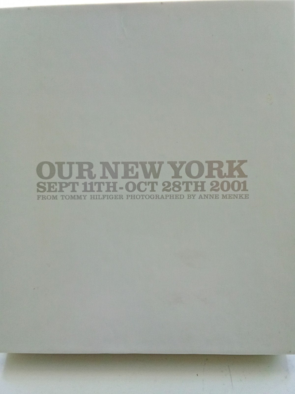 Our New York: Sept 11th-Oct 28th 2001 - Tommy Hilfiger, Boeken, Ophalen of Verzenden, Zo goed als nieuw, Fotografie algemeen, Tommy Hilfiger, Anne Menke