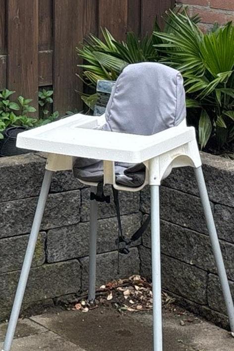 Ikea kinderstoel met dienblad en hoes, Kinderen en Baby's, Kinderstoelen, Ophalen of Verzenden, Gebruikt, Overige typen, Afneembaar eetblad