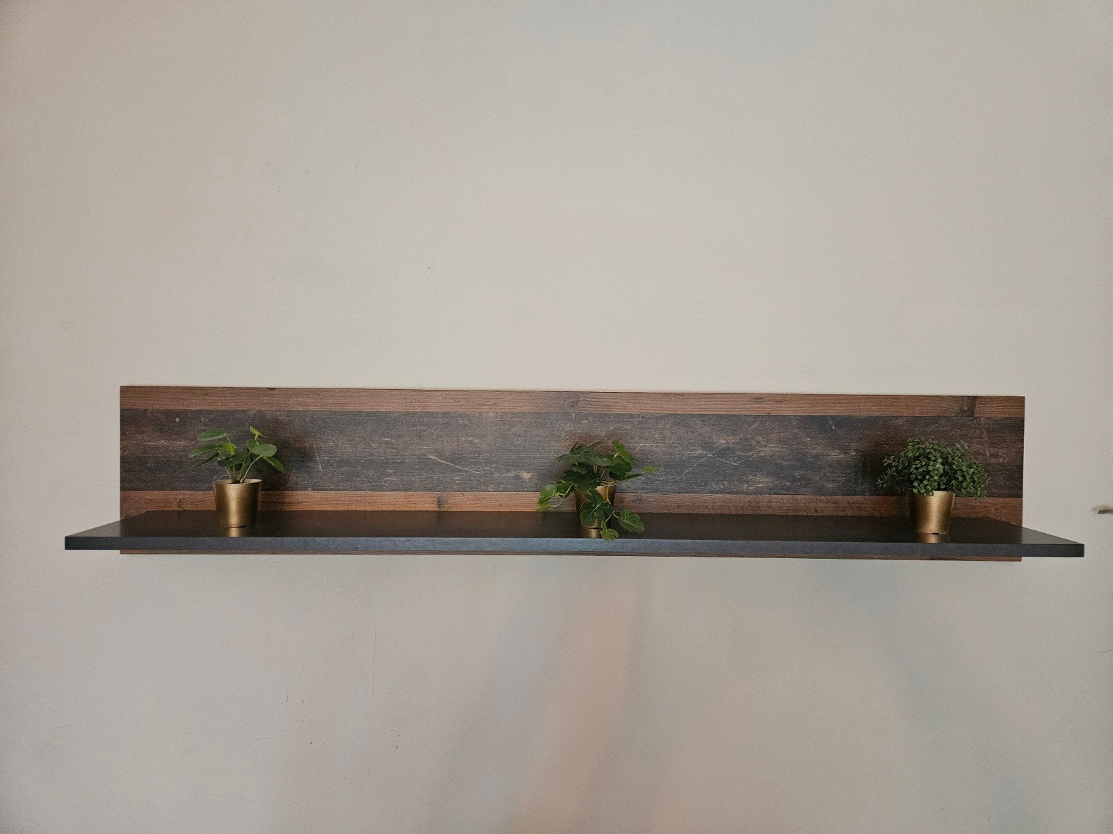 Wandplank met houtlook achterpaneel - 135x25x22 cm, Huis en Inrichting, Woonaccessoires | Wandplanken en Boekenplanken, Ophalen