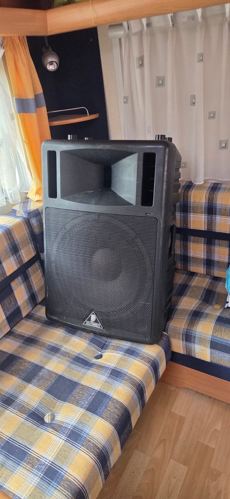 Behringer Ultrawave B300 2-weg 300W actieve luidspreker, Audio, Tv en Foto, Luidsprekers, Gebruikt, Party speaker, Ophalen of Verzenden