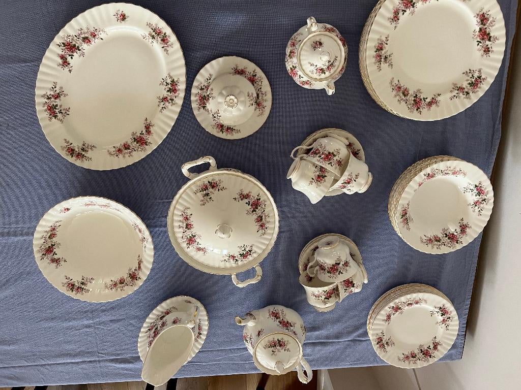Diner- en ontbijt servies. Royal Albert. Type Lavender Rose, Antiek en Kunst, Antiek | Servies los, Ophalen