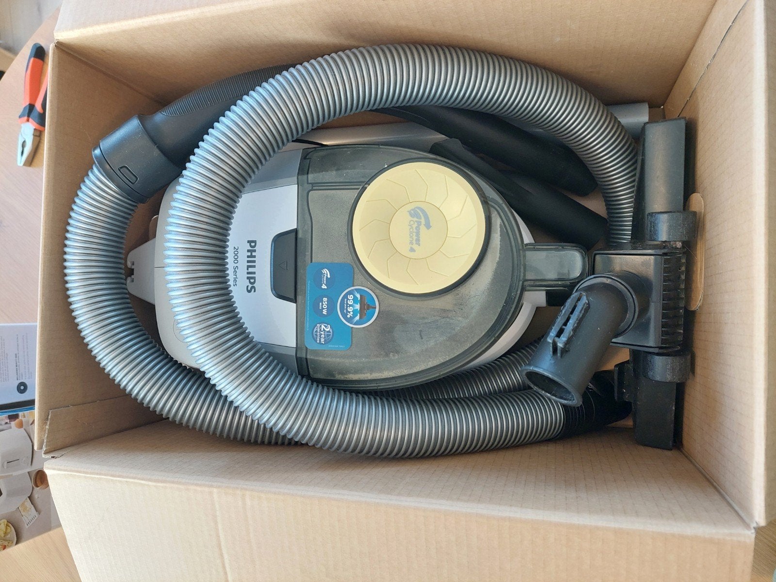 Philips 2000 Series Zakloze Stofzuiger PowerCyclone 4, Witgoed en Apparatuur, Gebruikt, Philips, Ophalen of Verzenden, Sledestofzuiger