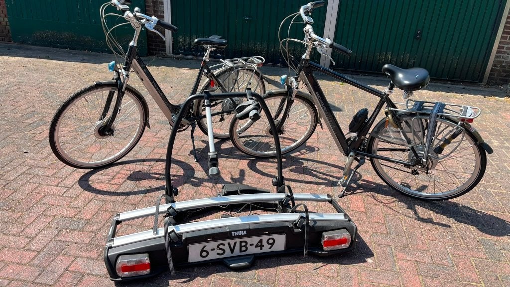 compleet 2 elektrische fietsen e-bike met fietsdrager, Gebruikt, 50 km per accu of meer, 55 tot 59 cm, Ophalen