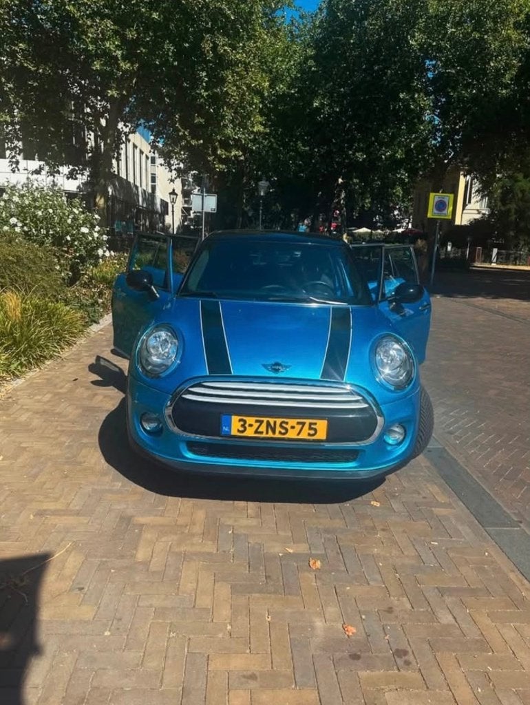 Mini 5-deurs (f55) 1.5 136pk 2015 Blauw, Auto's, Zwart, Stoelverwarming, Blauw, 49 €/maand