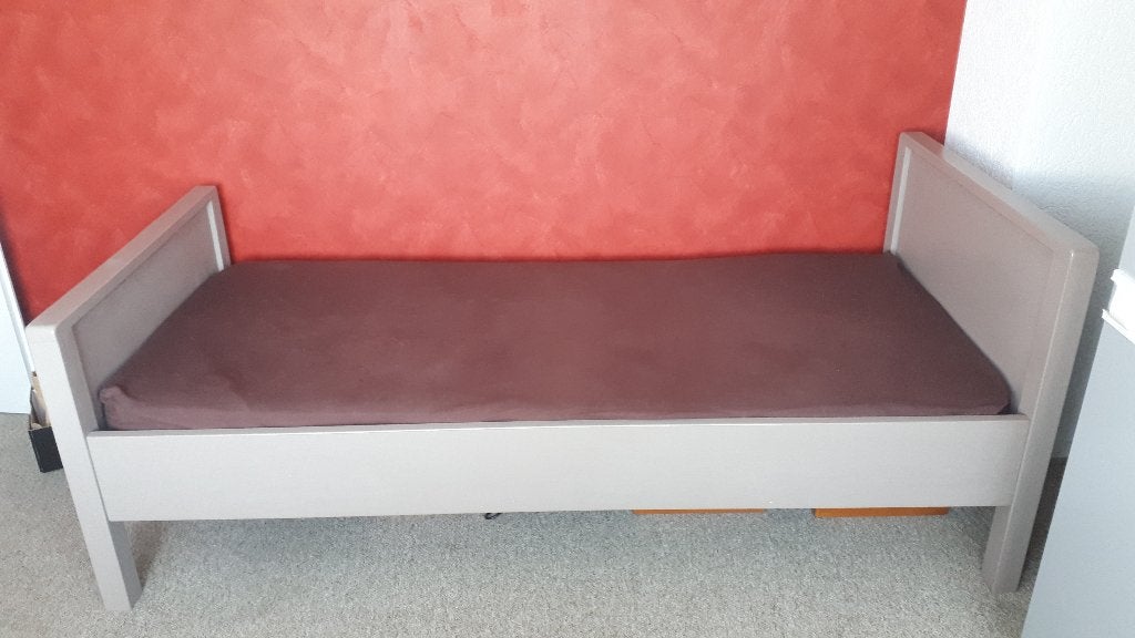 Hardhouten seniorenbed met elektrische spiraalbodem € 75,-, Ophalen, 90 cm, Eenpersoons, 210 cm