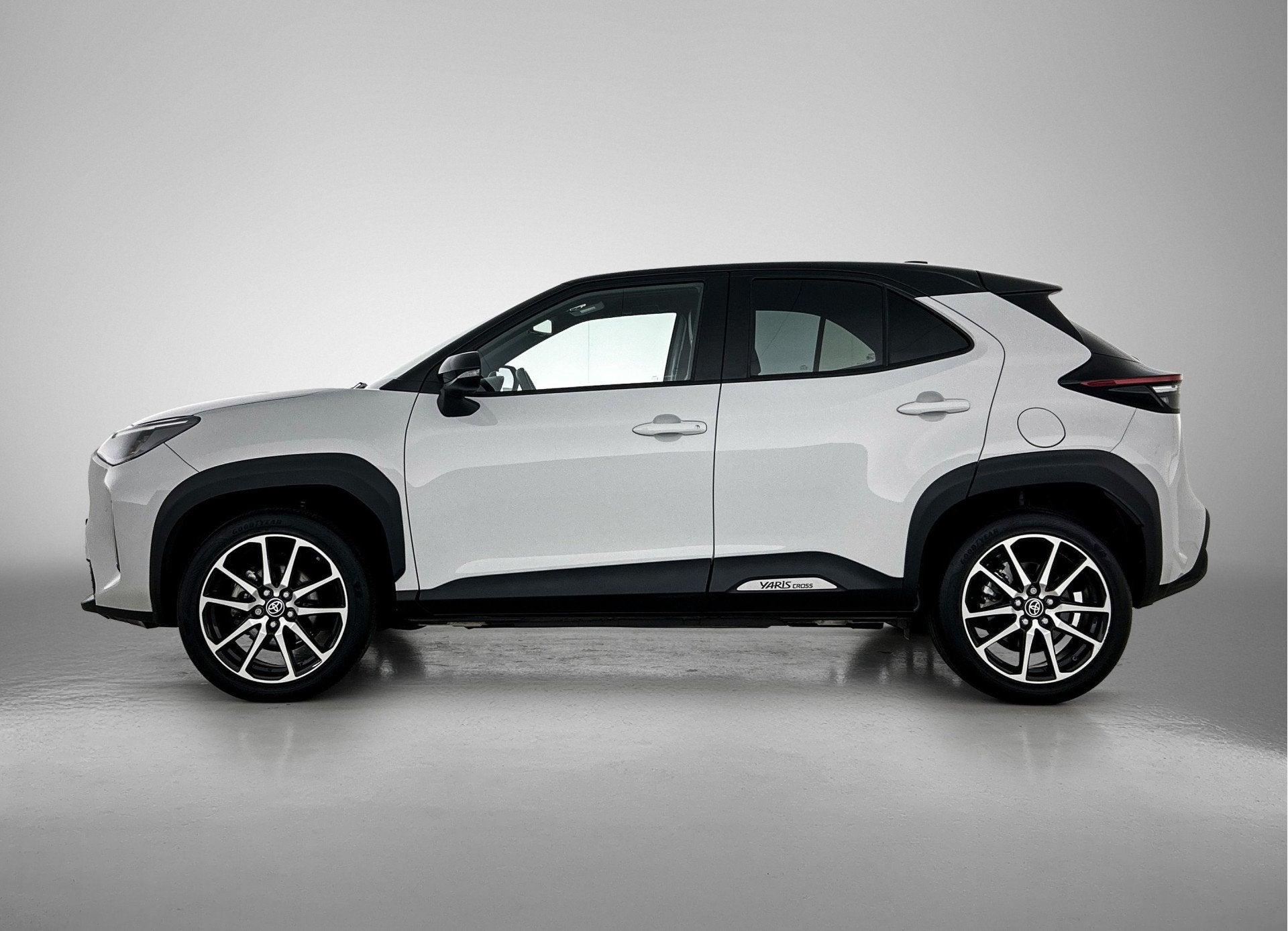 Toyota Yaris Cross 1.5 Hybrid GR Sport Limited | BTW voertui, Auto's, Gebruikt, 116 pk, Wit, 1490 cc