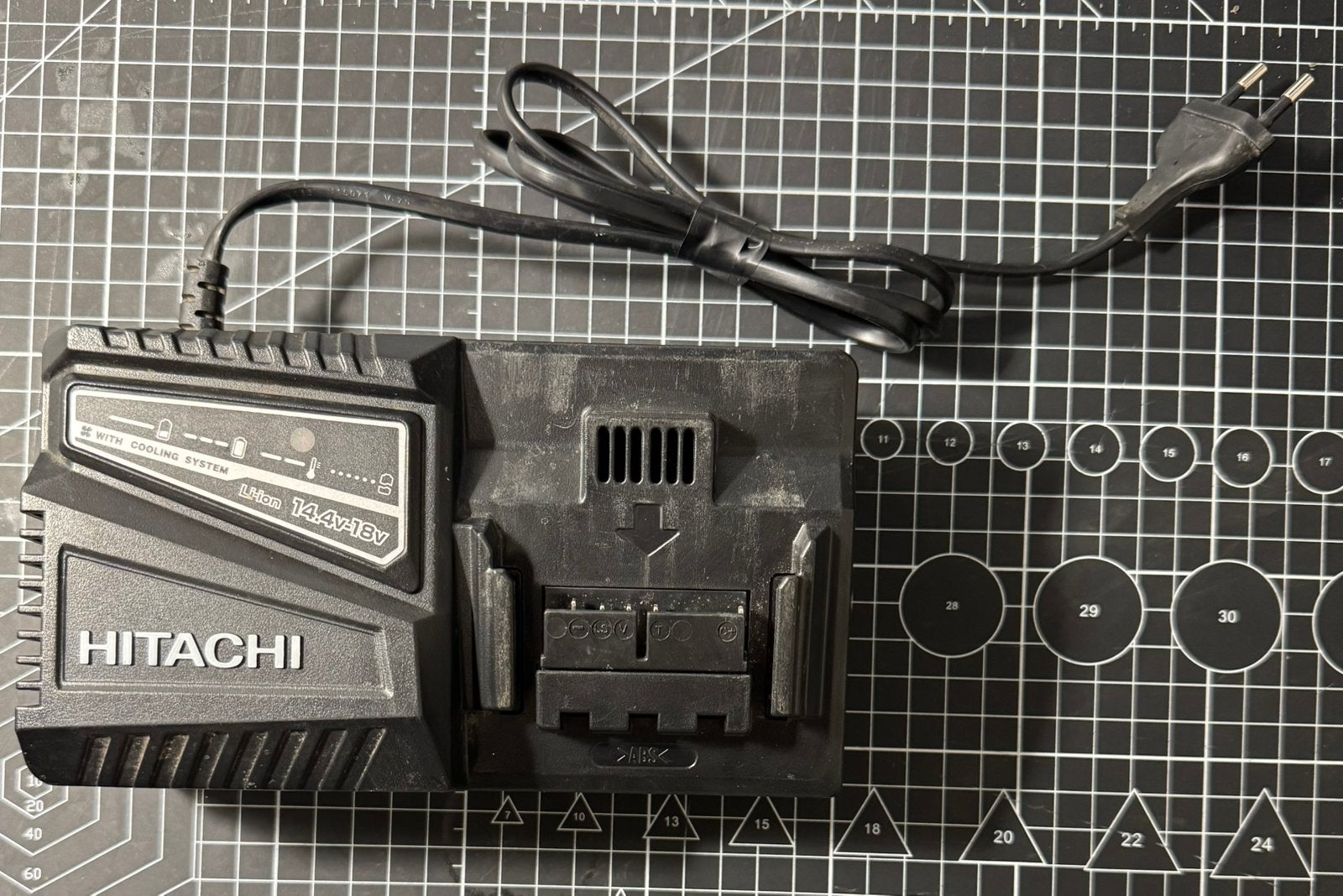 Hitachi / Hikoki 18V acculaders en accu’s – gebruikt, Ophalen of Verzenden, Gebruikt, Boor- en Schroefmachine
