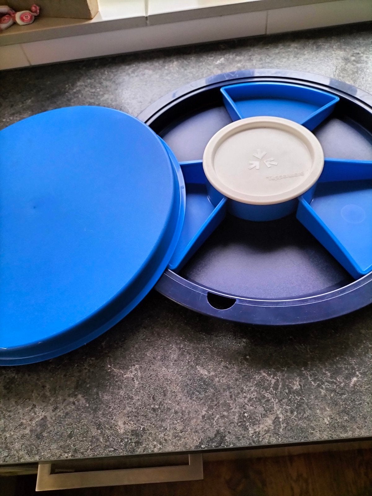 Tupperware Serveerwiel - Blauw met 6 vakken, Ophalen, Gebruikt, Crème, Schaal