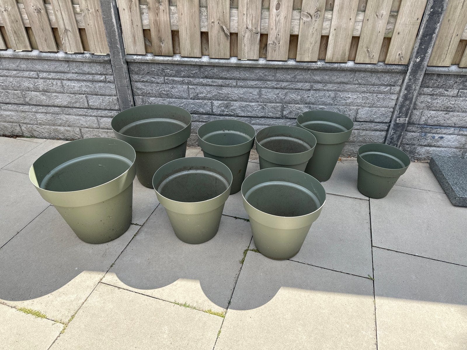 Set van 8 gebruikte groene bloempotten, Tuin en Terras, Bloempotten, Kunststof, Gebruikt, Rond, Binnen