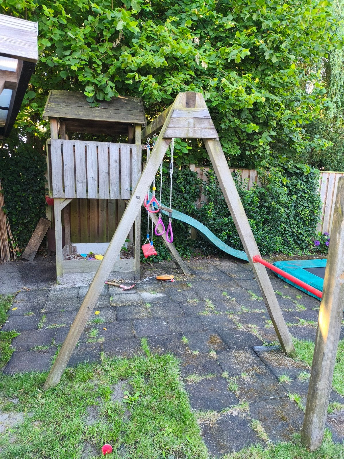 Gratis Speelhuis met schommels en glijbaan, Ophalen, Gebruikt, Glijbaan