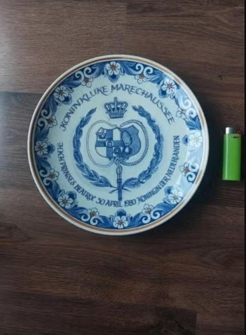 Delfts blauw bord Kroning Beatrix - 30 april 1980, Antiek en Kunst, Ophalen of Verzenden