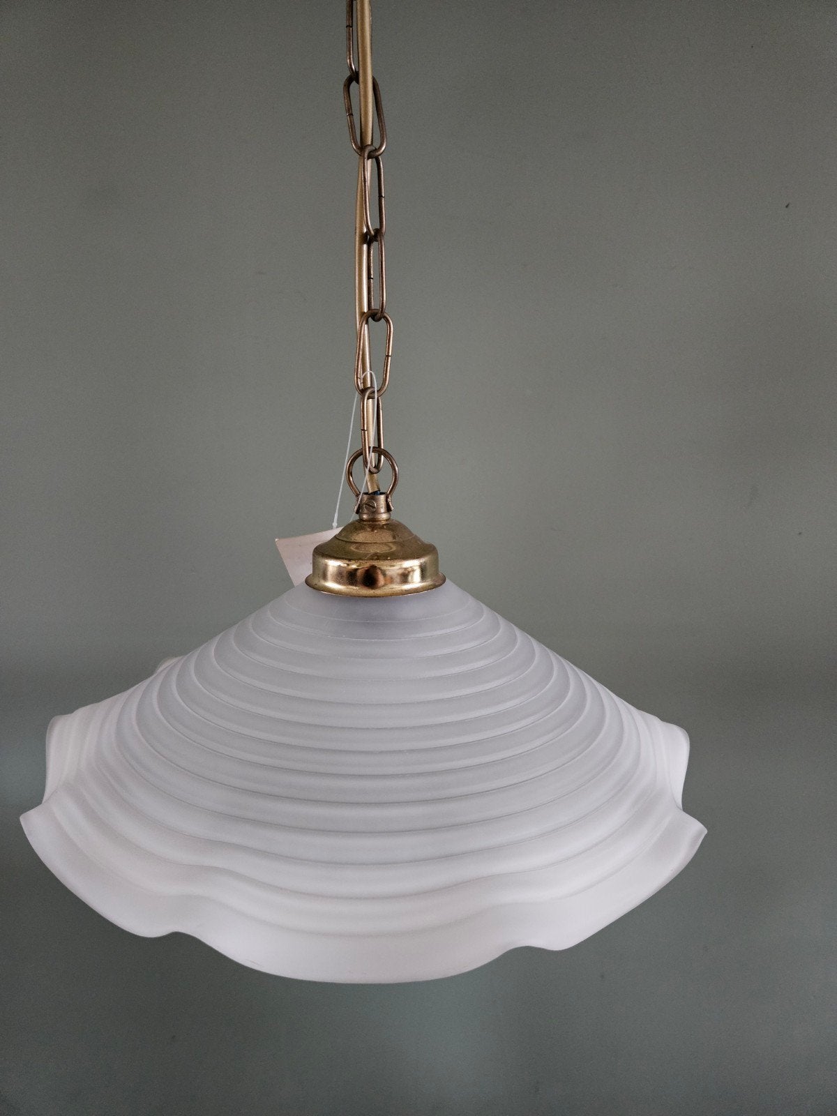 Vintage hanglamp met glazen kap en messing details, Massive, Vintage / Hollywood Recency, Zo goed als nieuw, Glas, E27 (groot)