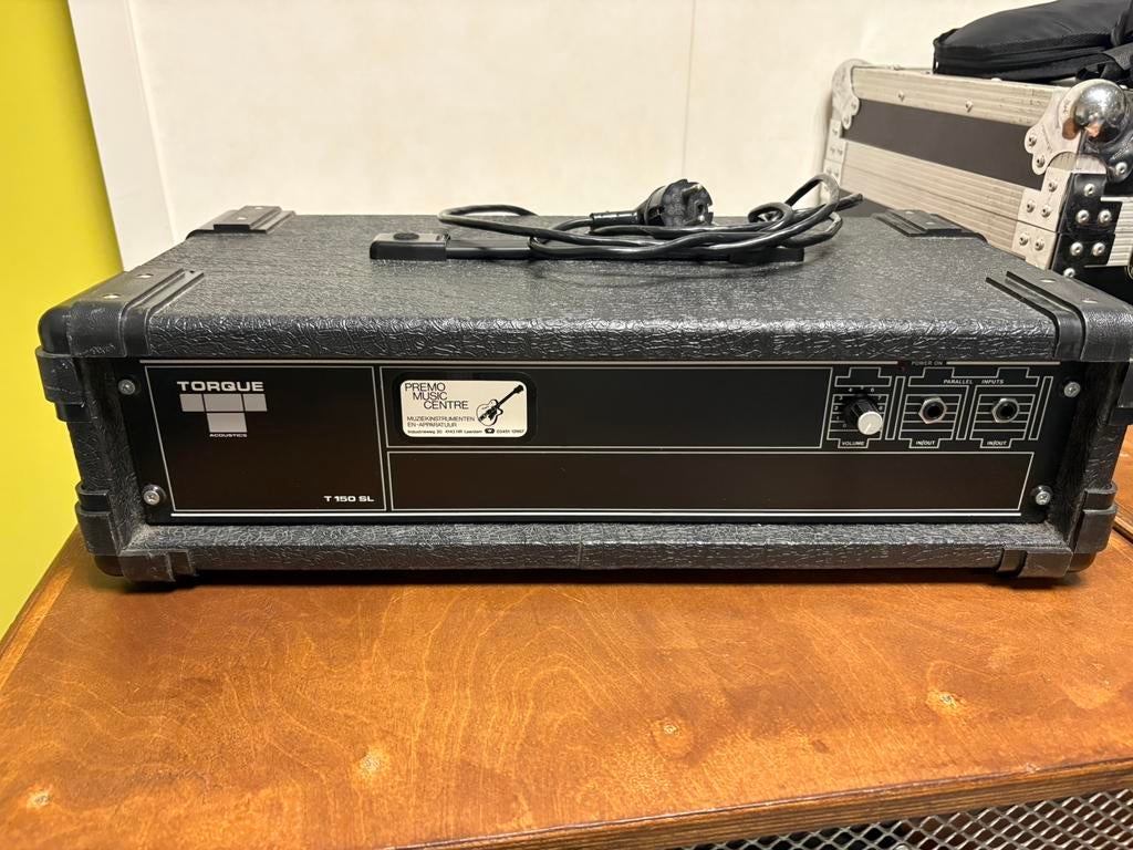 TORQUE T150 SL - guitar/bass power amp/pa with box and cover, Ophalen, Zo goed als nieuw, Basgitaar, 100 watt of meer