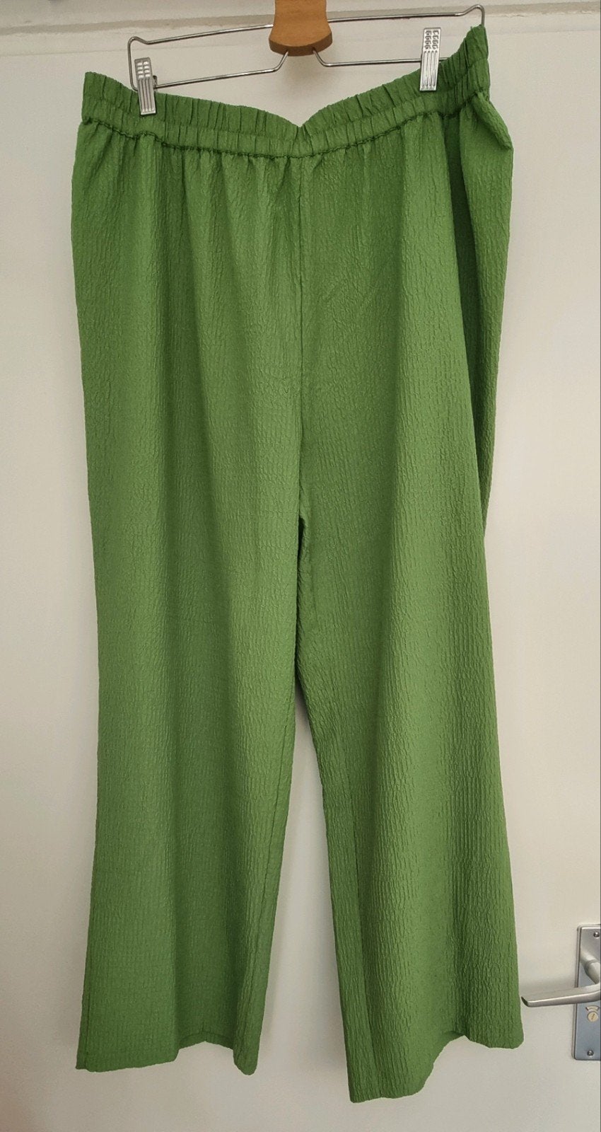 Monki dunne groene broek maat XL, Maat 46/48 (XL) of groter, Ophalen of Verzenden, Zo goed als nieuw, Monki