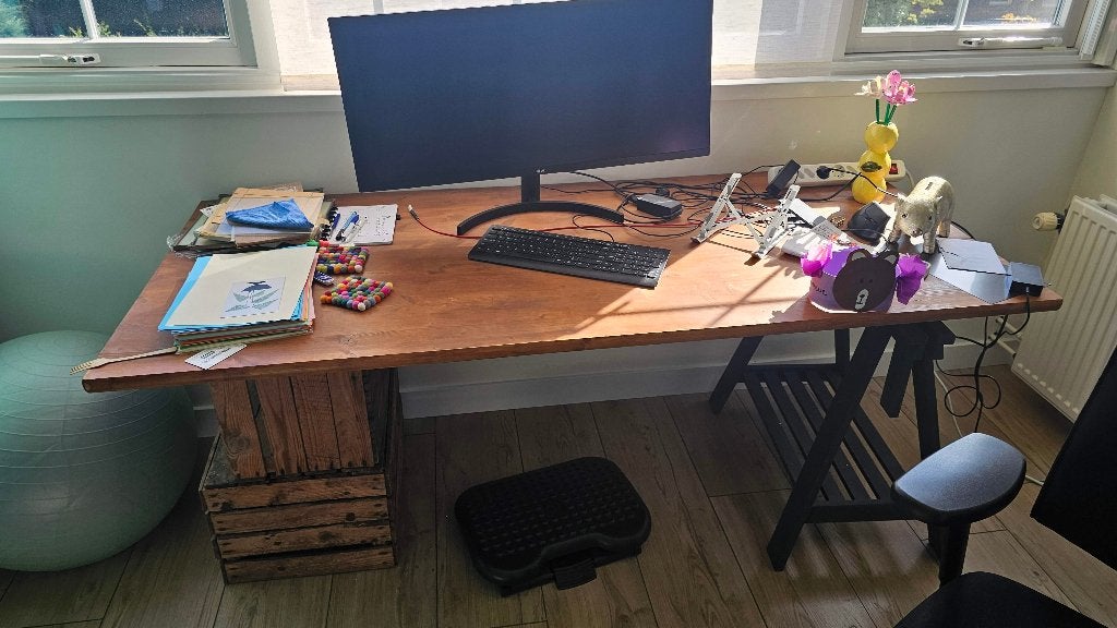 Bureau op kistjes en schraag, Ophalen, Gebruikt, In hoogte verstelbaar, Hout