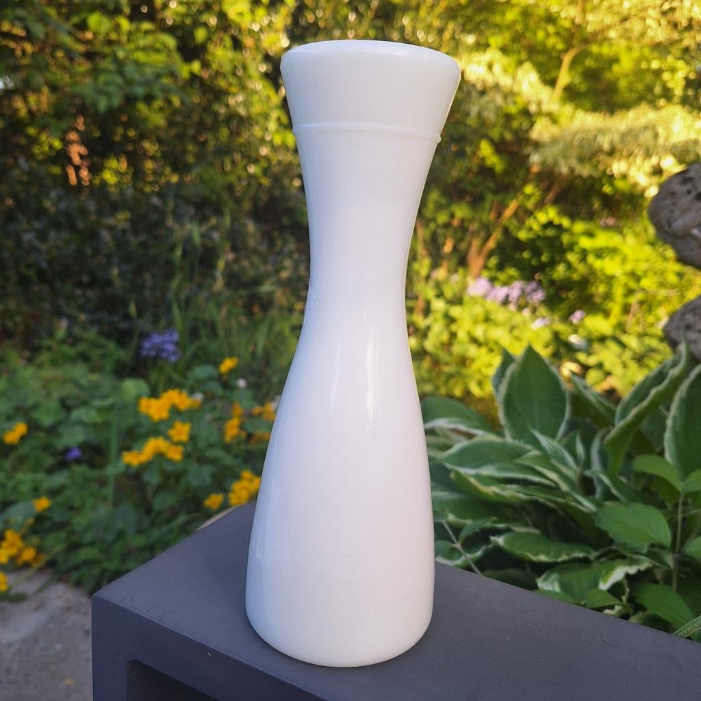 Opaline Bauhaus vaas, Overige kleuren, Ophalen of Verzenden, Minder dan 50 cm, Glas