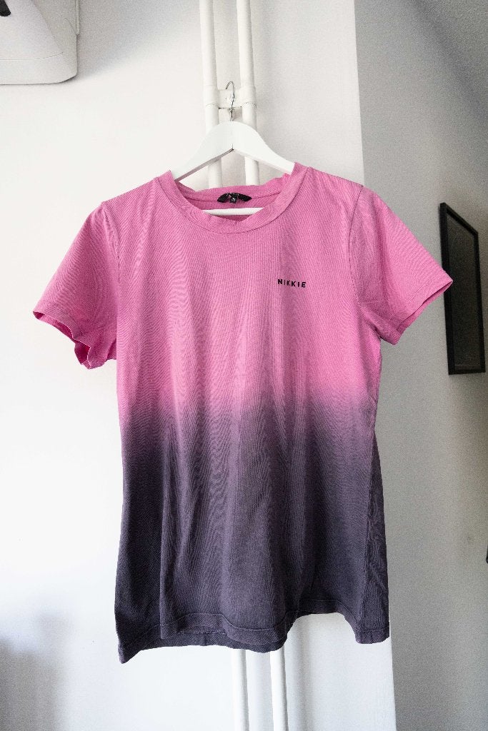 T-shirt met roze kleurverloop Nikkie maat 38, Maat 38/40 (M), Ophalen of Verzenden, Roze, Gedragen
