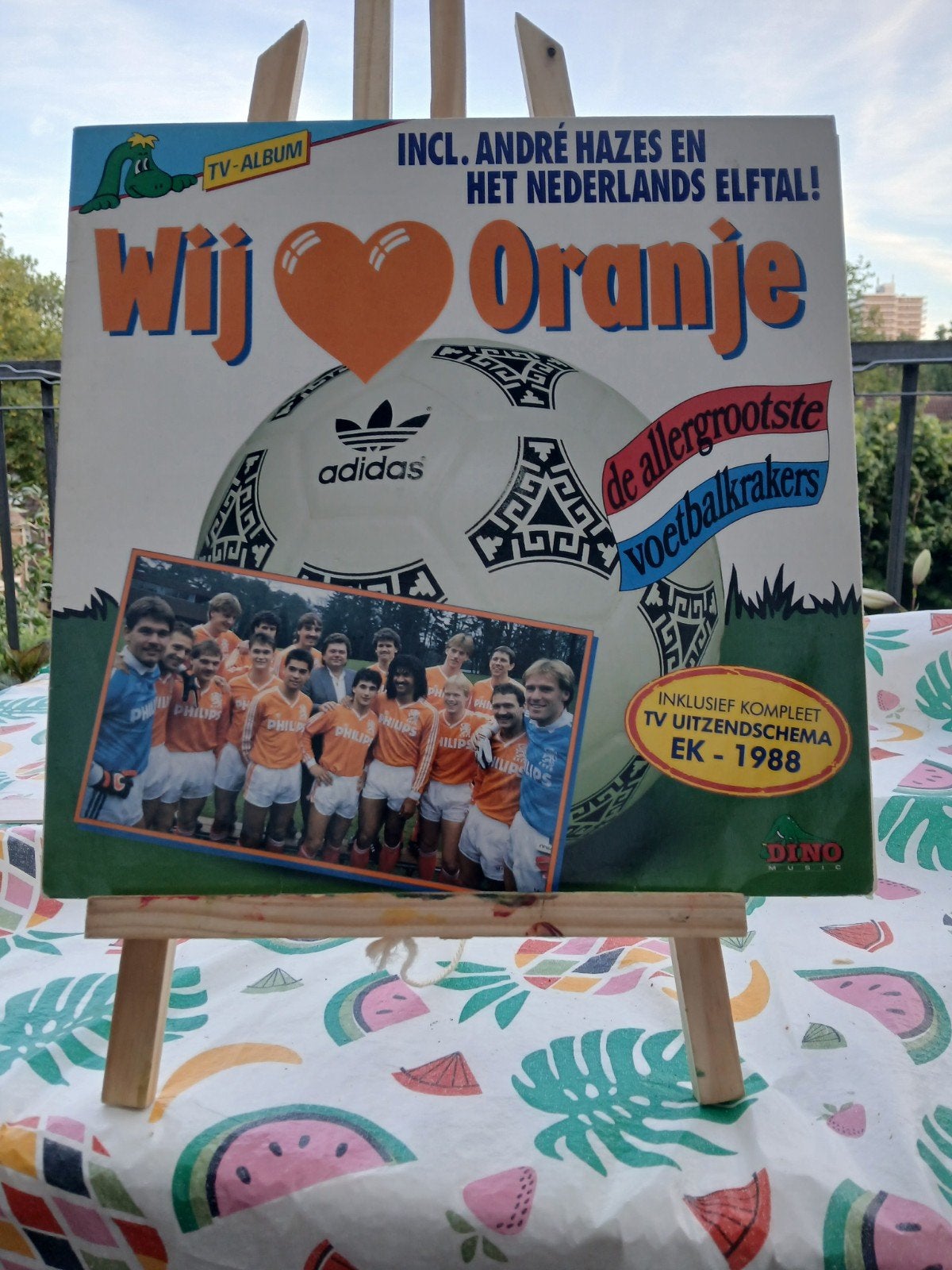 Wij Oranje TV-Album - EK 1988 Voetbalkrakers, Ophalen of Verzenden, Gebruikt, Overige genres