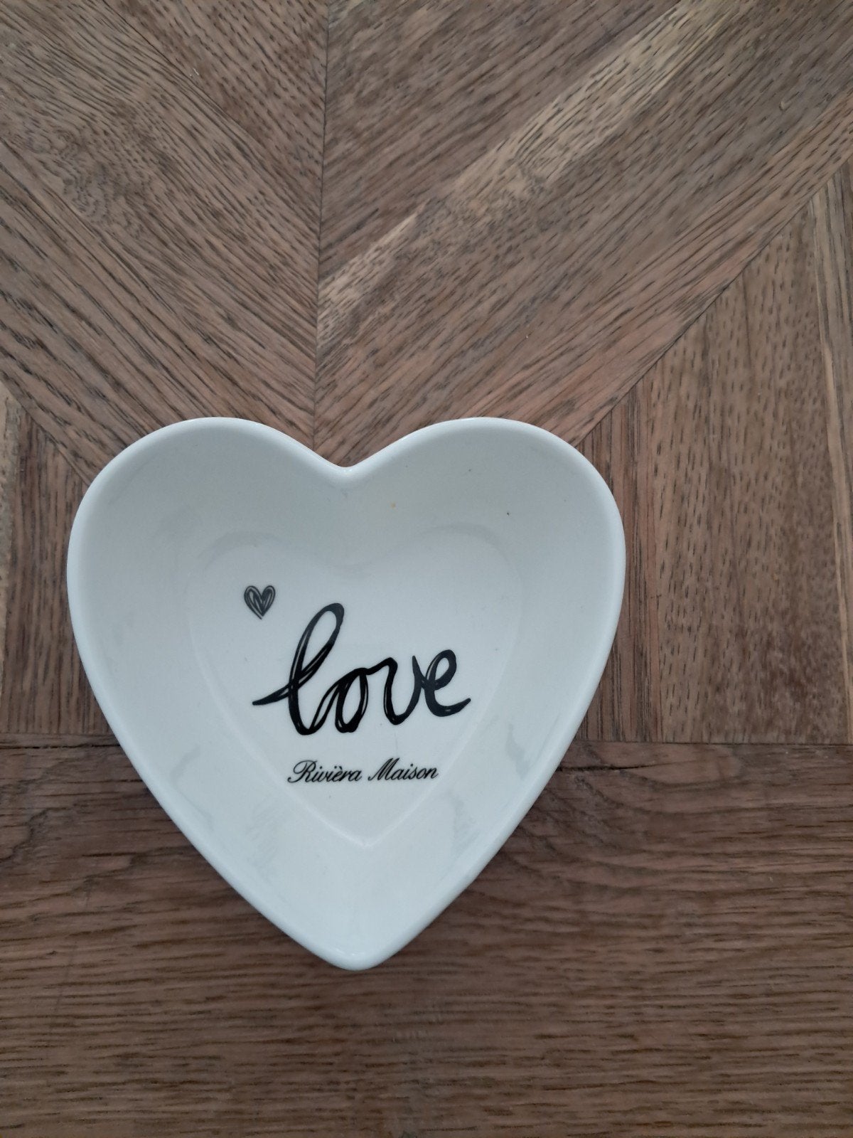 Riviera Maison Hartvormig Serveerschaaltje 'Love', Porselein of Keramiek, Schaal, Vaatwasserbestendig, Ophalen of Verzenden