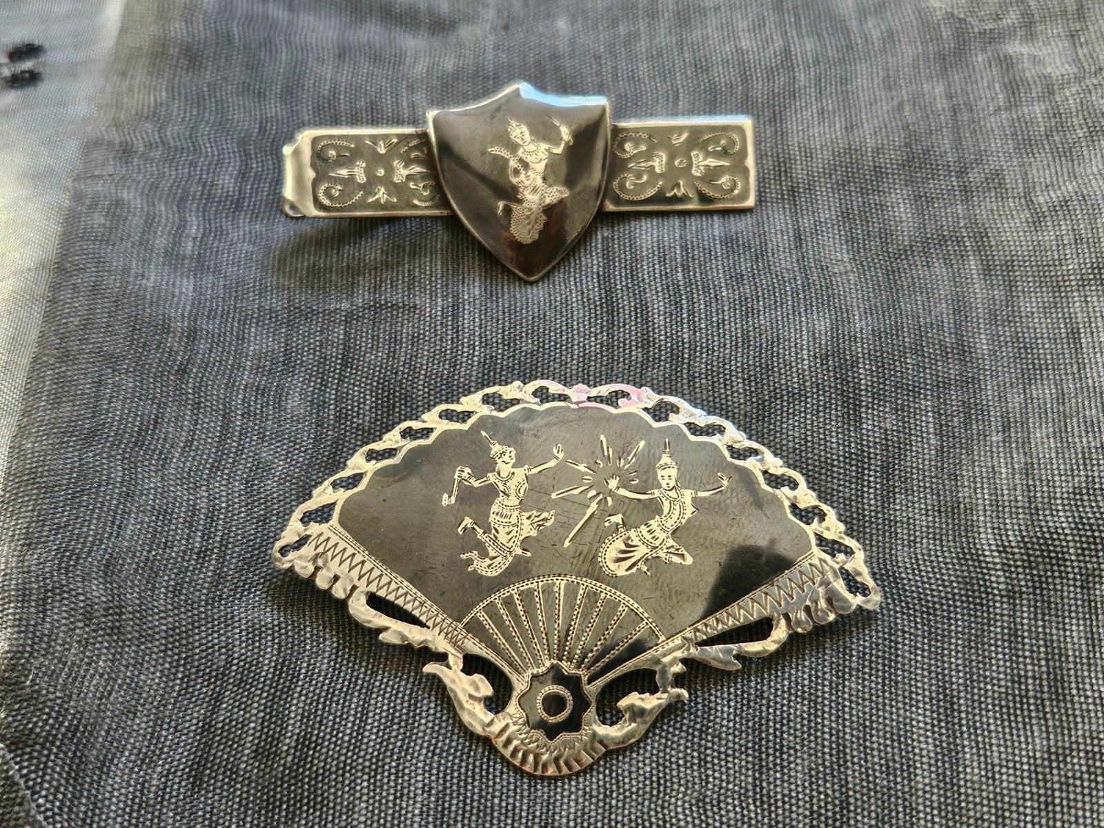 Vintage broche en bijpassende speld, zilver siam met niello, 4 tot 7 cm, Gebruikt, Ophalen of Verzenden, Zilver