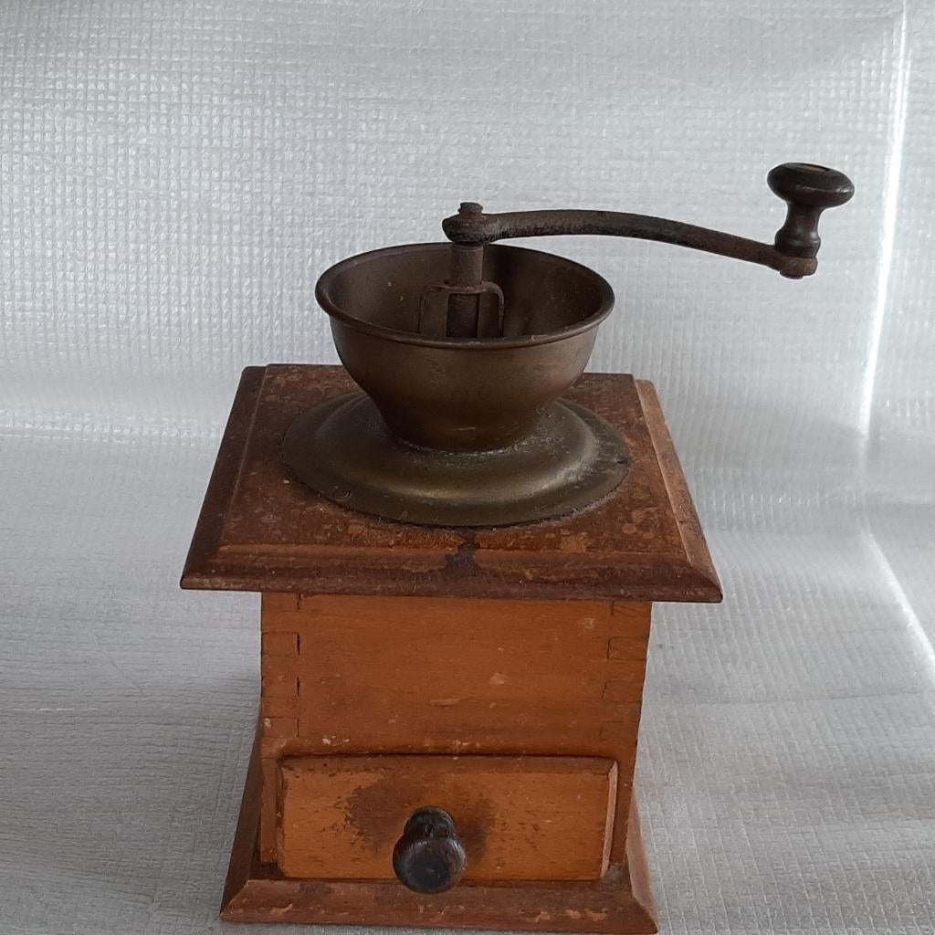 Antieke mini koffiemolen ( voor kinderen ), Ophalen