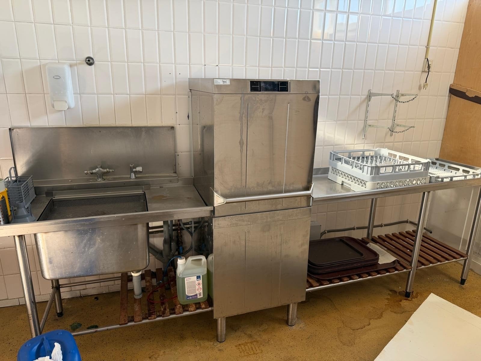 Half jaar oud Smeg professionele vaatwasser HTY520D, Ophalen, Gebruikt, 60 cm of meer, 22 liter of meer