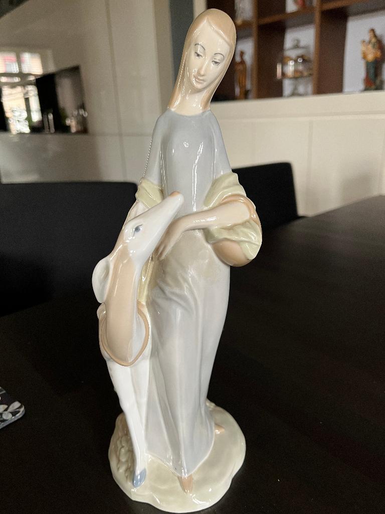 Beeld vrouw met hert Spain, Verzamelen, Beelden en Beeldjes, Ophalen of Verzenden, Zo goed als nieuw