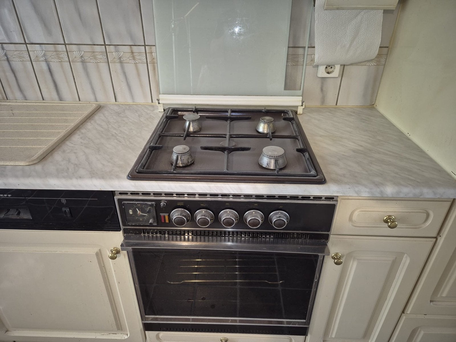 Gratis af te halen: Complete keuken in Drachten, Huis en Inrichting, Gebruikt, Hoekkeuken, Ophalen of Verzenden, Kunststof