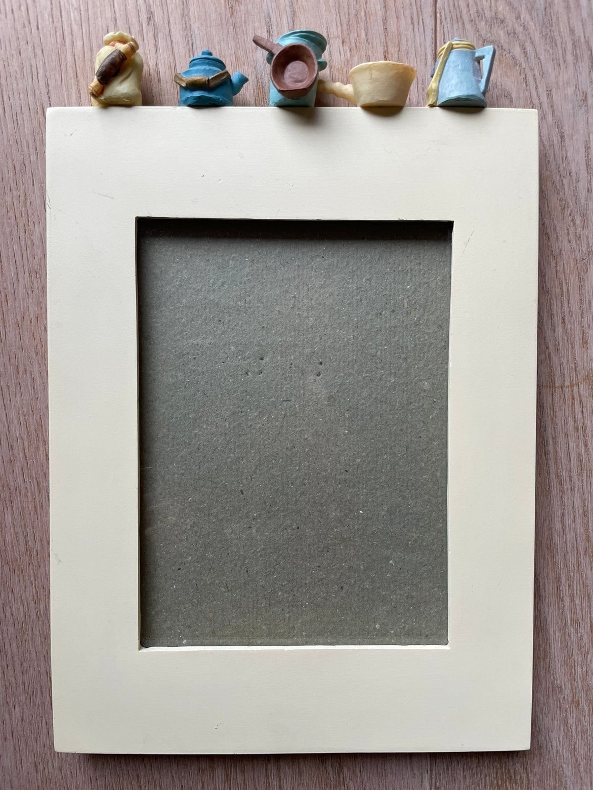 Leuk crèmekleurig fotolijstje met decoratieve voorwerpen, Audio, Tv en Foto, Fotografie | Fotolijsten, Ophalen of Verzenden