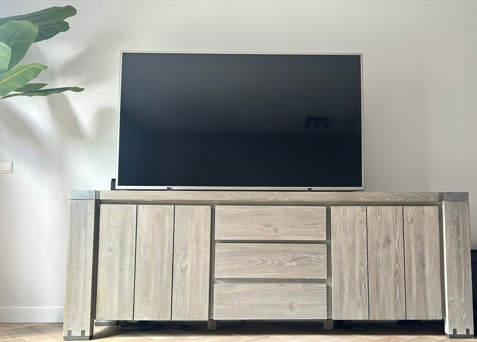 Robuust Dressoir/TV-meubel met LED-strip voorbereiding, Ophalen, Zo goed als nieuw, 200 cm of meer, Minder dan 100 cm