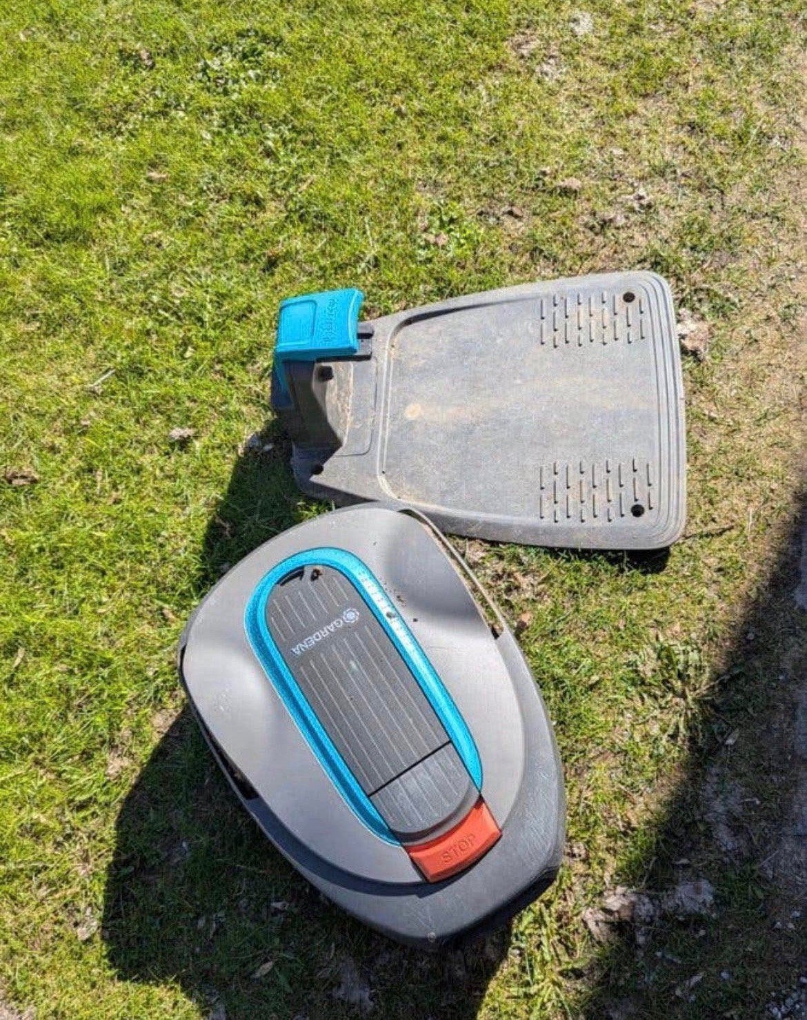 Gardena Sileno 250 robotmaaier met laadstation (defect), -, Bestuurbaar via app, -, Ophalen of Verzenden