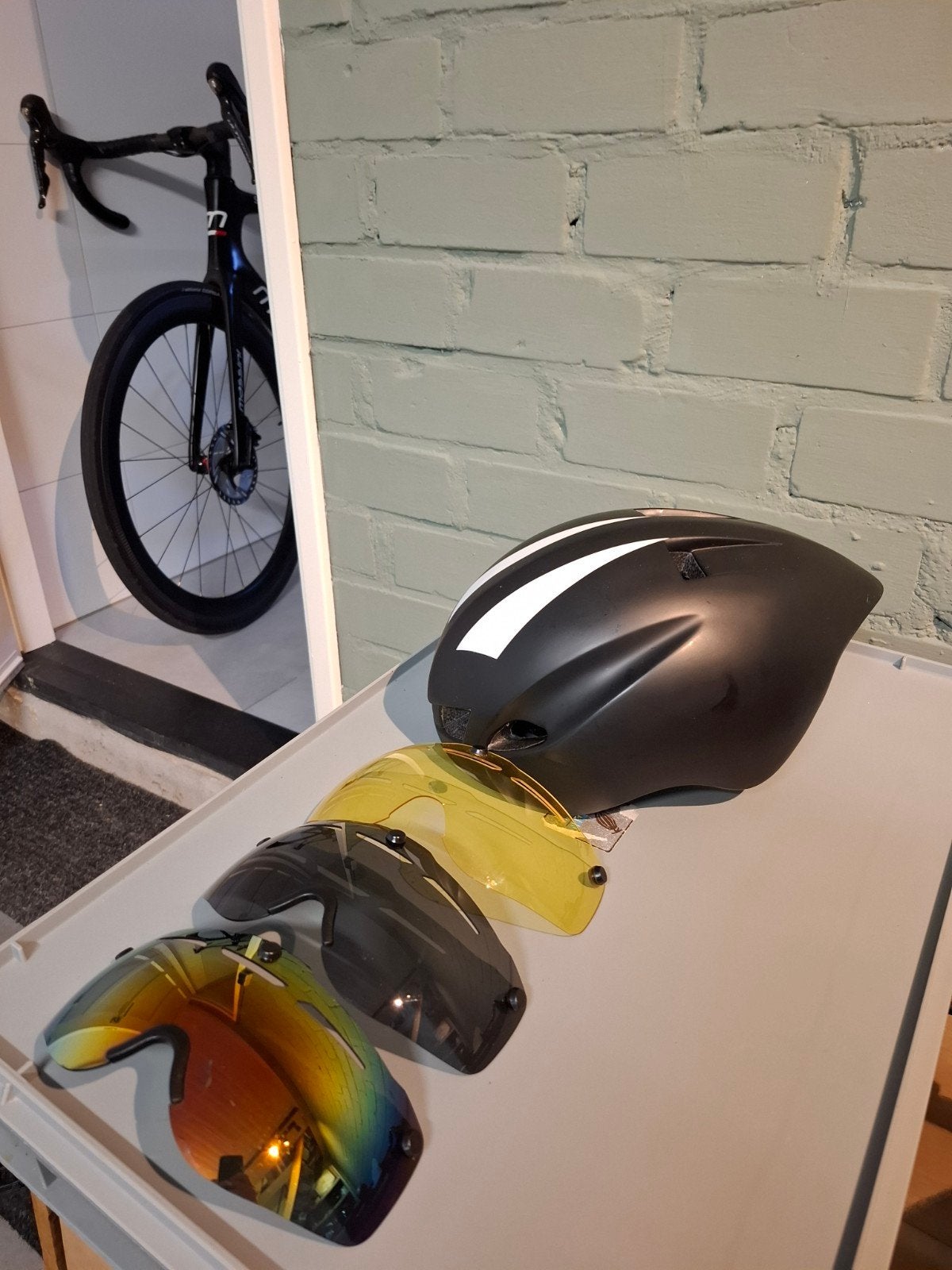 Fietshelm aero matzwart 56-61cm M/L CE met 3 vizieren, Ophalen of Verzenden, Gebruikt, L, Heer of Dame
