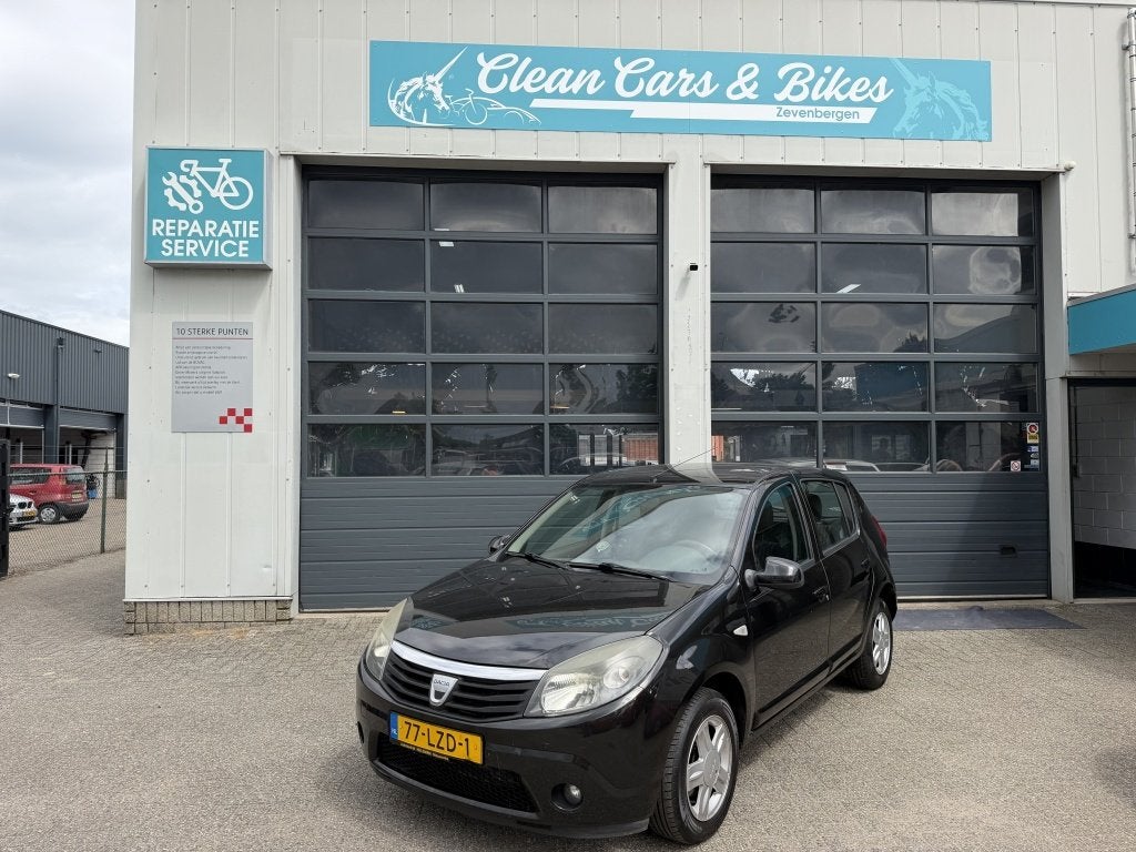 Dacia Sandero 1.2 Blackline (bj 2010), Auto's, Dacia, Gebruikt, 31 €/maand, Zwart, Origineel Nederlands