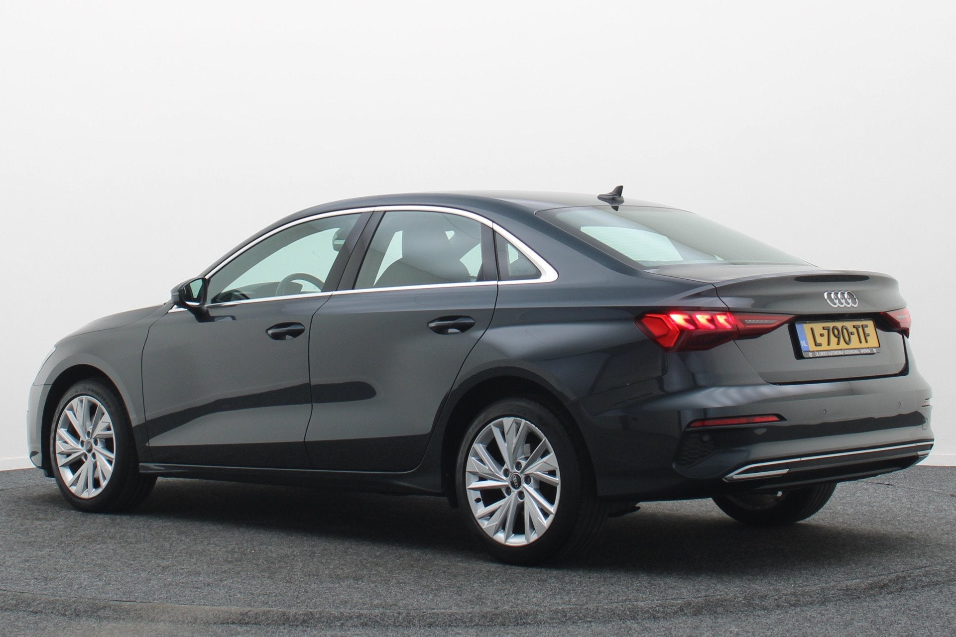 Audi A3 Limousine 35 TFSI Business edition Leer, Matrix LED,, Auto's, Dealer onderhouden, 4 cilinders, 150 pk, Bedrijf
