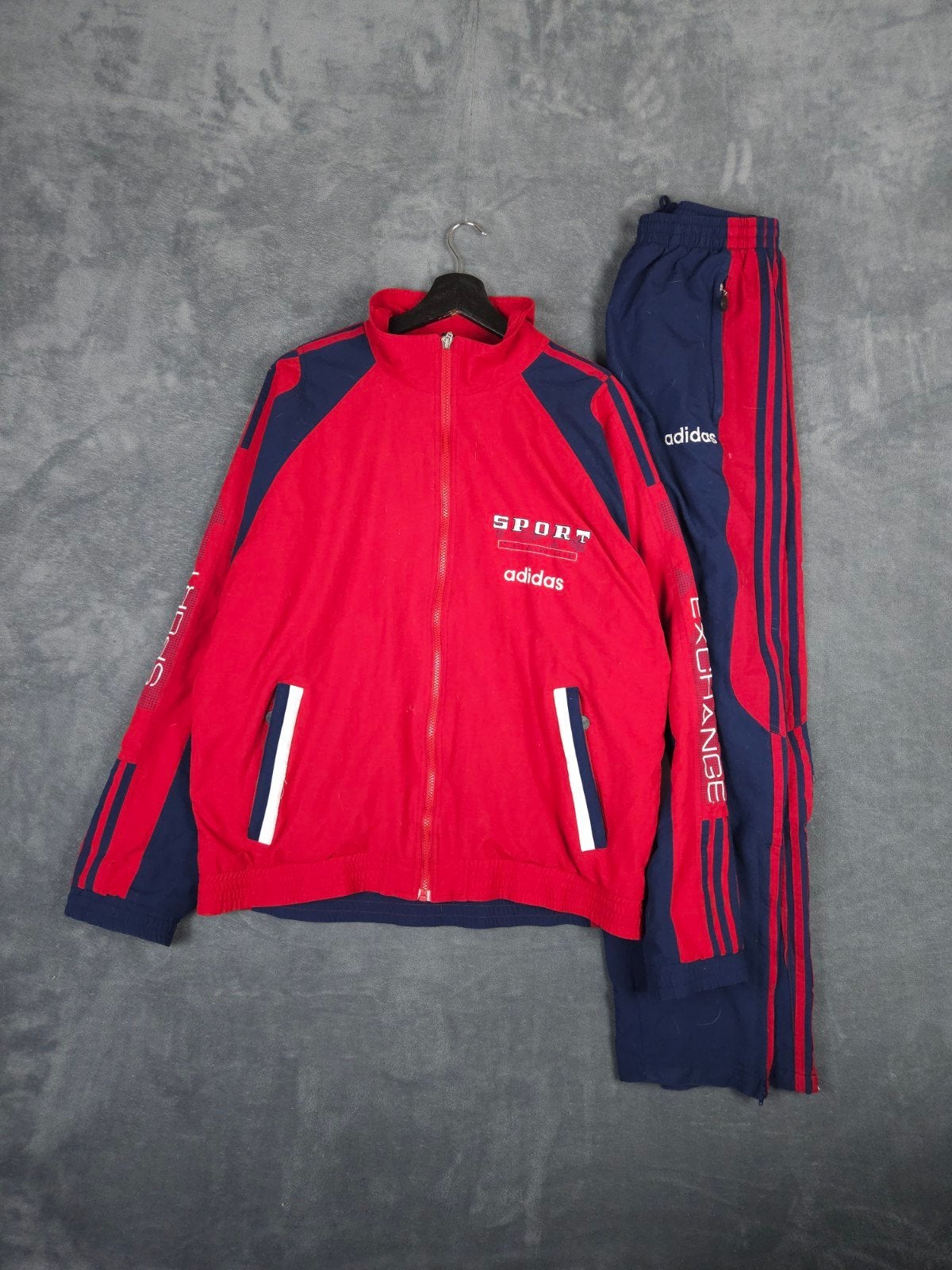 Vintage Adidas Trainings pak L Rood blauw Tracksuit 

Staat:, Maat 52/54 (L), Blauw, ., Ophalen of Verzenden