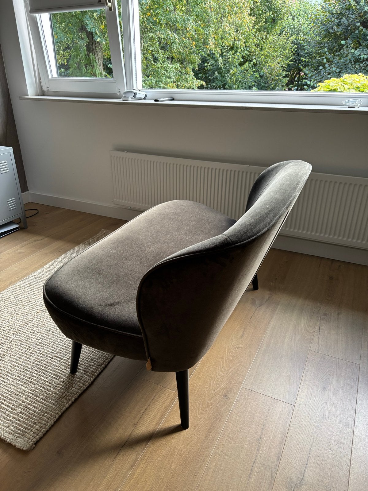 WOOOD Sara bankje fluweel warmgroen ZGAN, Ophalen, Minder dan 75 cm, Tweepersoons, Scandinavisch