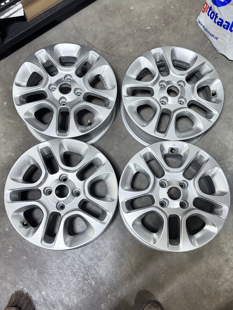 Originele Fiat Panda wieldoppen, Auto diversen, Wieldoppen, Gebruikt, Ophalen of Verzenden, FIAT, Nvt