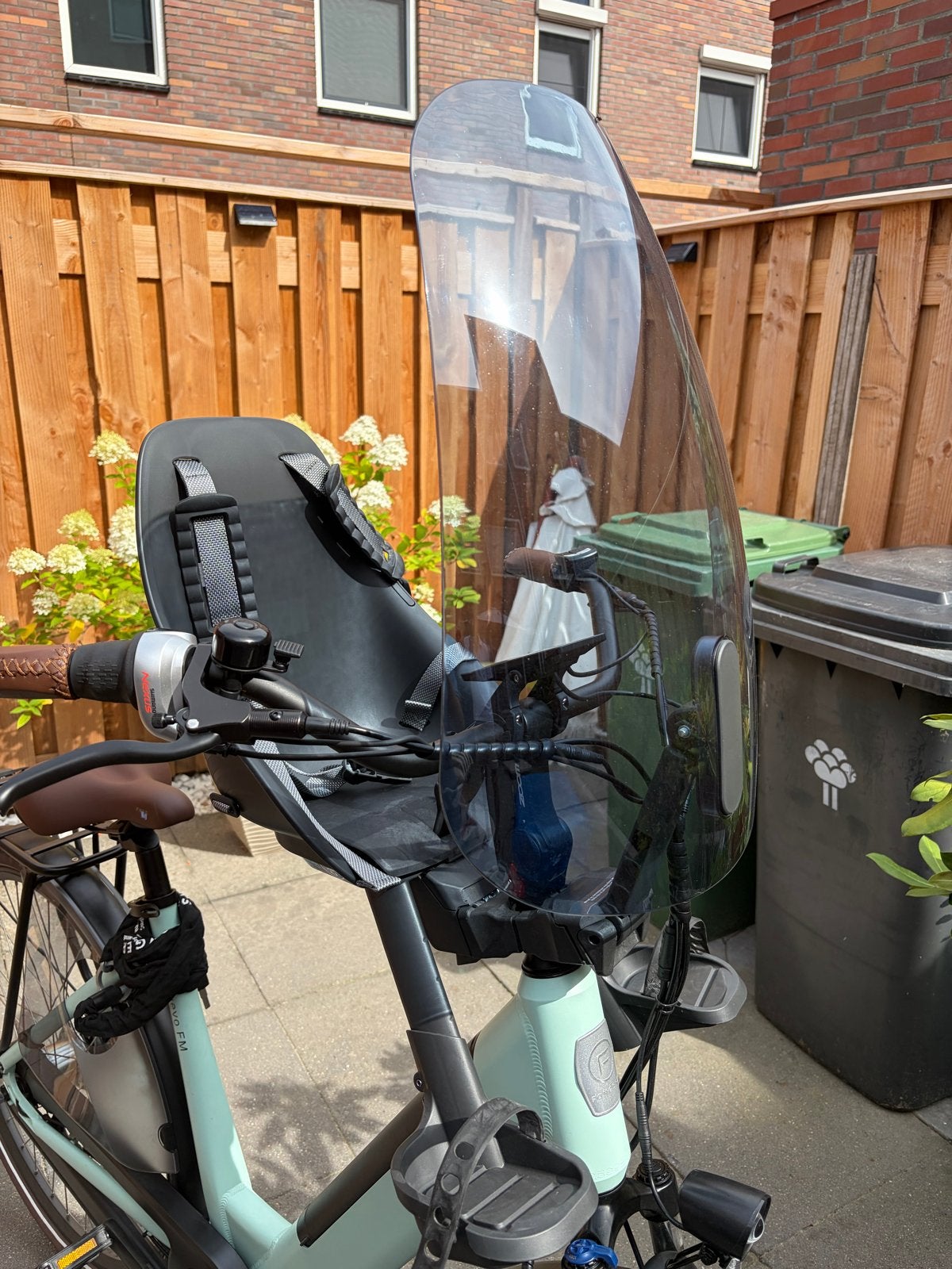Urban Iki voorzitje met windscherm, Fietsen en Brommers, Fietsaccessoires | Fietsstoeltjes, Ophalen, Voetsteuntjes, Voorzitje