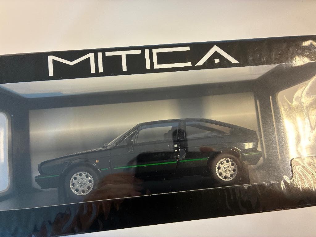 27643: Alfa Romeo Sprint 1.5 Quadrifoglio Verde - 1983 1:18, Hobby en Vrije tijd, Modelauto's | 1:18, Overige merken, Auto, Viale Europa Unita snc, Zona Industriale, 64032 Casoli Di Atri