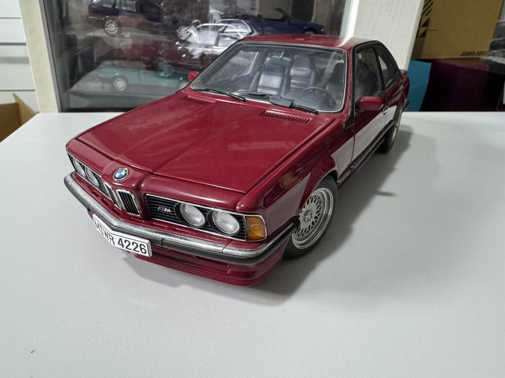 Autoart bmw e24 M 635csi rood 1:18 auto art, Ophalen of Verzenden, Zo goed als nieuw, Auto, Autoart