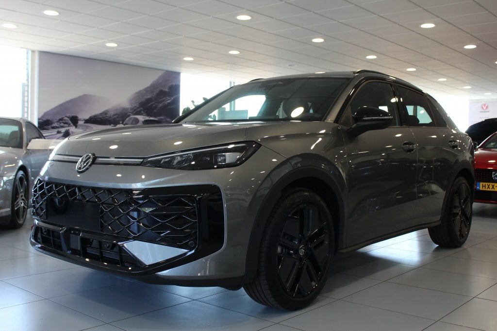 Volkswagen T-Roc 1.5 eTSI R-Line/PANO/CAMERA/CARPLAY, Dealer onderhouden, Zwart, 4 cilinders, 150 pk