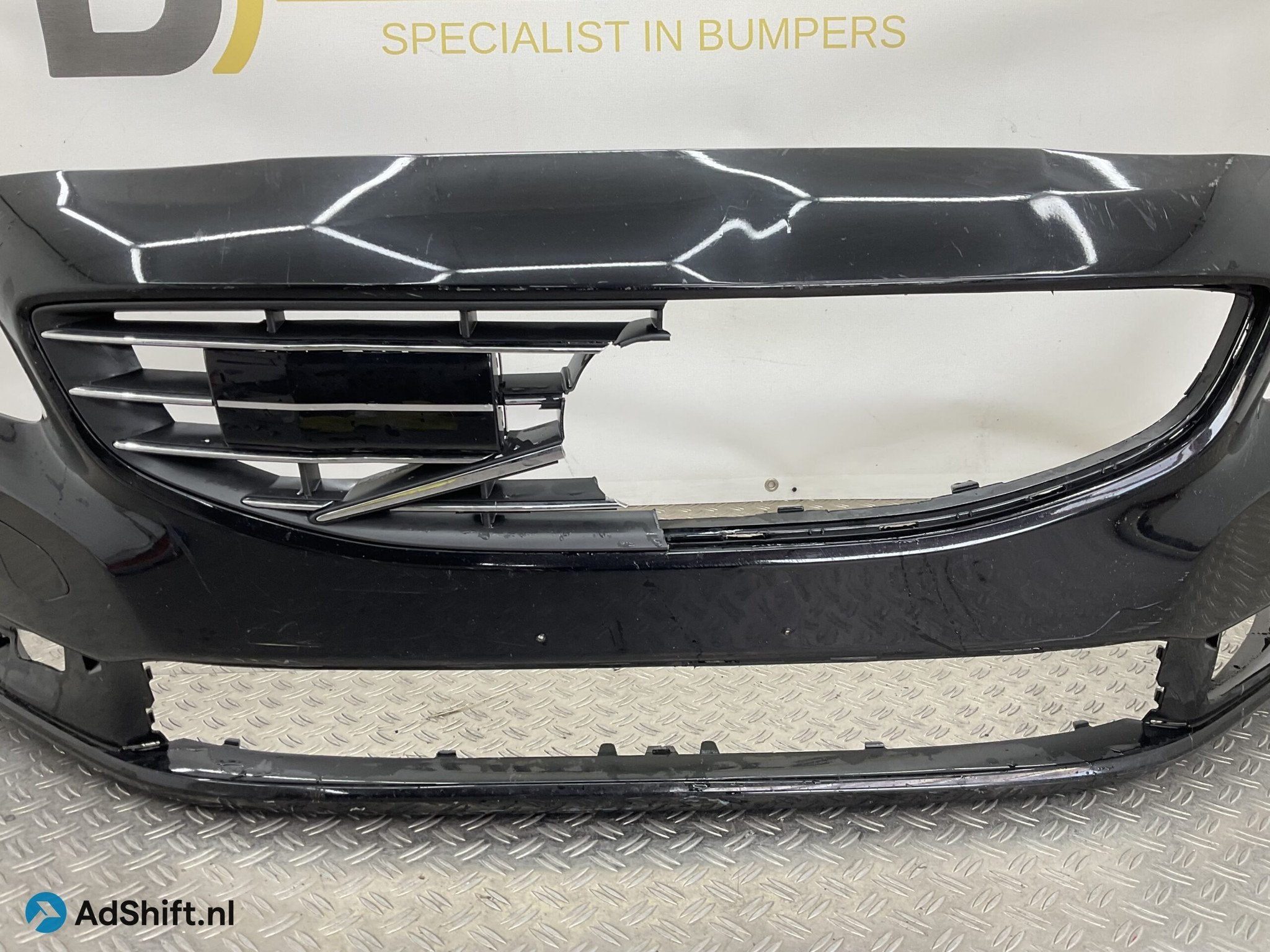 BUMPER Volvo V60 S60 2018-2022 31383136 VOORBUMPER E5-17189, Bumper