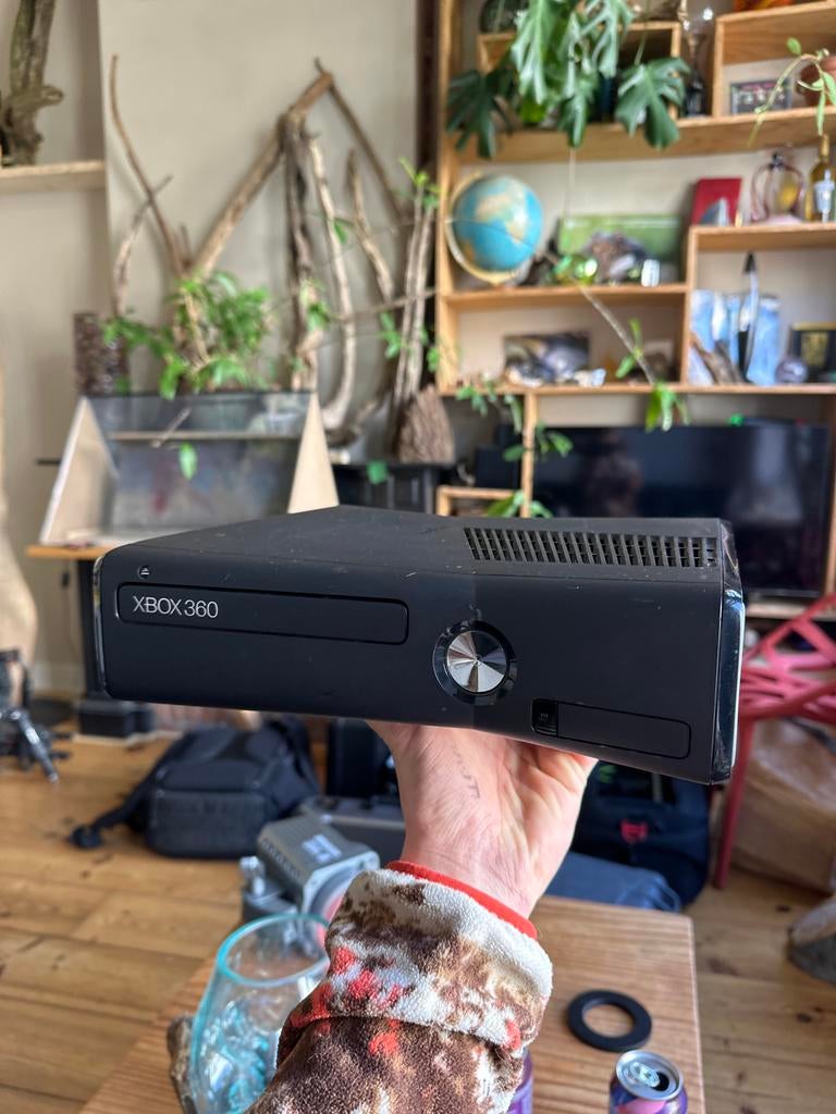 Xbox 360 E met Grand Theft Auto IV, Spelcomputers en Games, Spelcomputers | Xbox 360, 360 E, Ophalen of Verzenden, Zonder controller