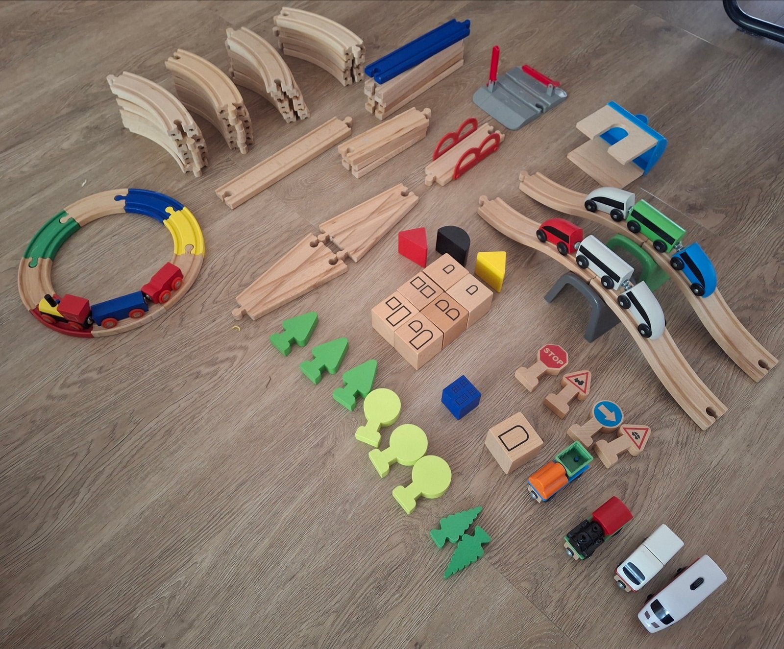 Grote houten treinset met treinen en accessoires, Ophalen, Gebruikt